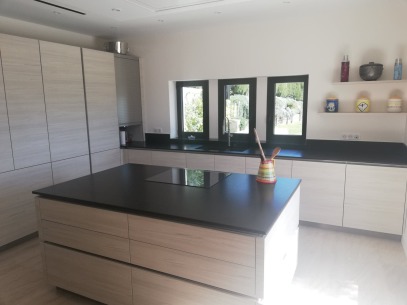 Cuisine contemporaine avec îlot central