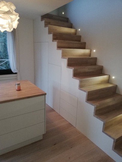 Habillage d'une montée d'escalier en bois