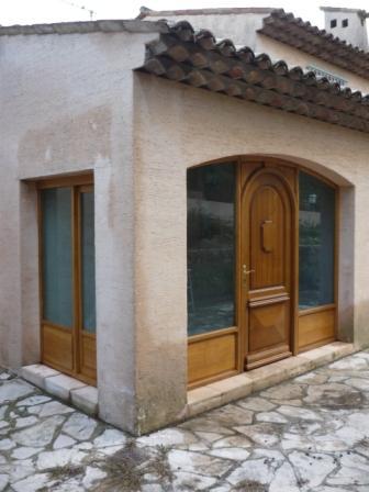 Porte d'entrée cintrée en bois massif